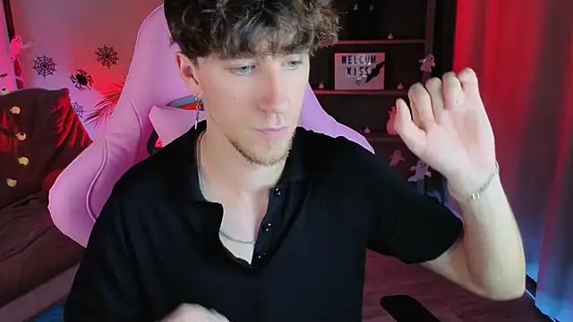 Snapshot of mark_caron chatting on October 26, 8:26 pm mark caron online show from October 26, 8:26 pm