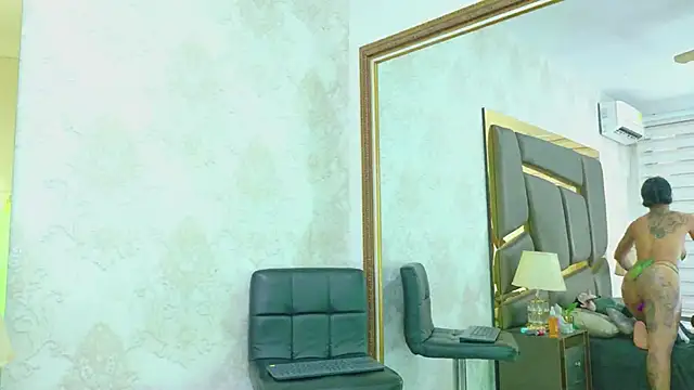 EmilieLake online show from October 9, 9:13 pm