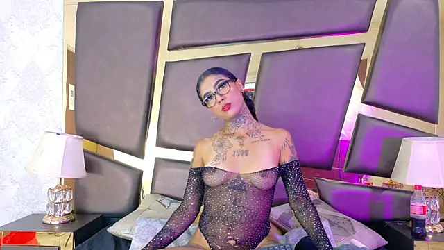 EmilieLake online show from October 21, 8:31 pm