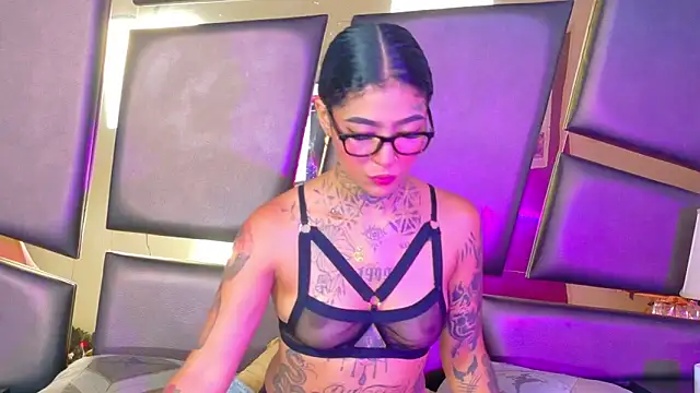 EmilieLake online show from November 15, 8:27 pm