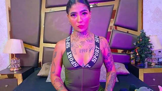 EmilieLake online show from December 13, 8:47 pm