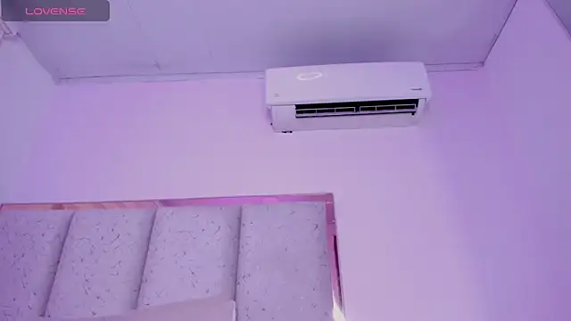 violeta olsen online show from April 16, 9:39 pm