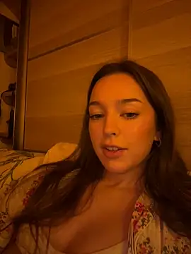 Snapshot of LillieOlive chatting on October 19, 10:10 pm LillieOlive online show from October 19, 10:10 pm