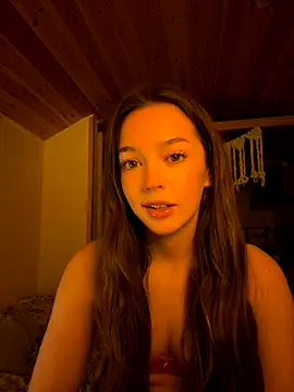 Snapshot of LillieOlive chatting on November 6, 11:04 pm LillieOlive online show from November 6, 11:04 pm