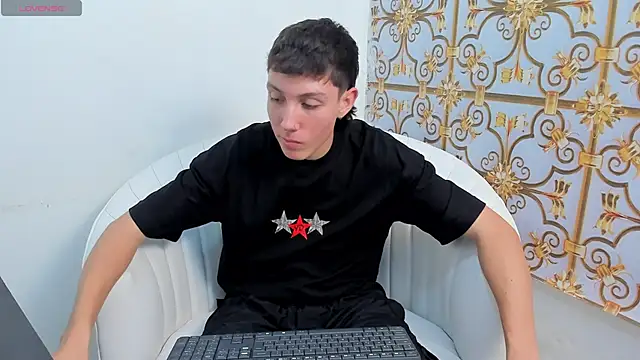 LittleDanny  online show from December 2, 7:20 pm