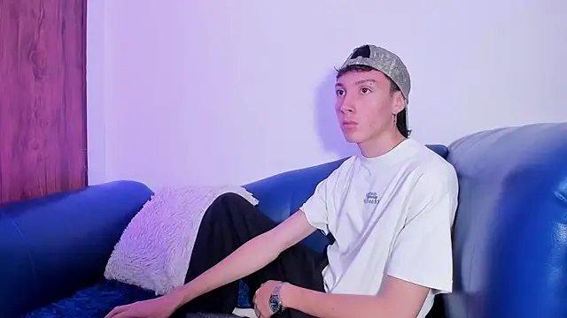 LittleDanny  online show from April 18, 1:59 pm