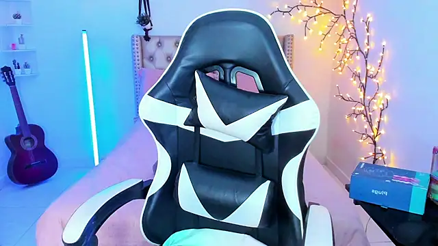 LenaStylesOA online show from March 25, 8:48 pm