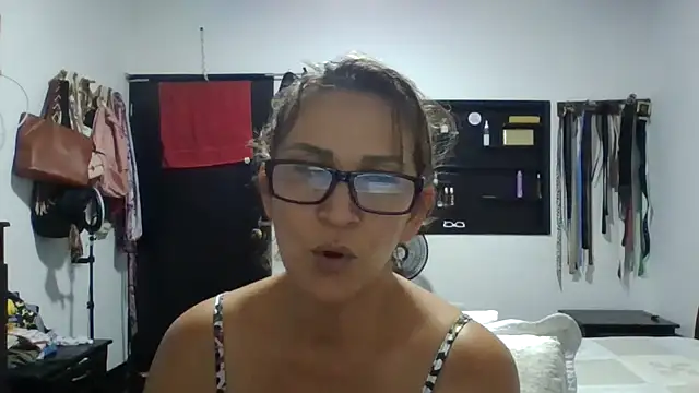 Snapshot of MiaVega chatting on February 12, 3:07 pm MiaVega online show from February 12, 3:07 pm