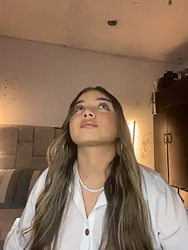 AnnyLopezzz  online show from March 14, 5:46 am