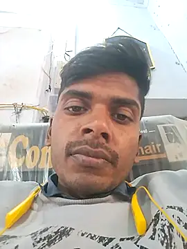 Snapshot of parmila203 chatting on February 6, 7:45 am parmila203 online show from February 6, 7:45 am