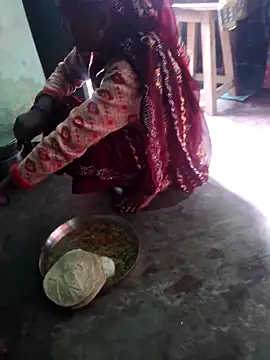 Snapshot of parmila203 chatting on February 8, 2:37 am parmila203 online show from February 8, 2:37 am