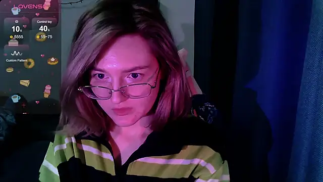Snapshot of cute1stranger chatting on September 9, 11:43 am cute1stranger online show from September 9, 11:43 am