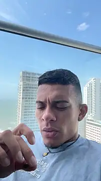 Snapshot of Mrjustin_sebas chatting on February 25, 6:17 pm Mrjustin sebas online show from February 25, 6:17 pm