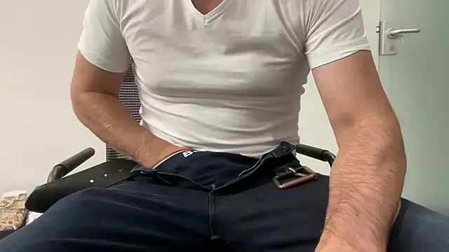 Snapshot of harrys74 chatting on November 4, 5:34 pm harrys74 online show from November 4, 5:34 pm