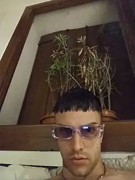 Snapshot of David_leons chatting on May 24, 10:04 pm David leons online show from May 24, 10:04 pm