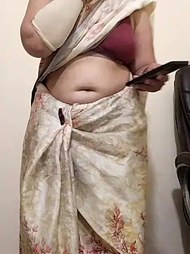 Curvy Vineeta online show from October 2, 6:59 pm