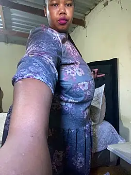 Snapshot of Curvycandy95 chatting on June 8, 6:25 am Curvycandy95 online show from June 8, 6:25 am