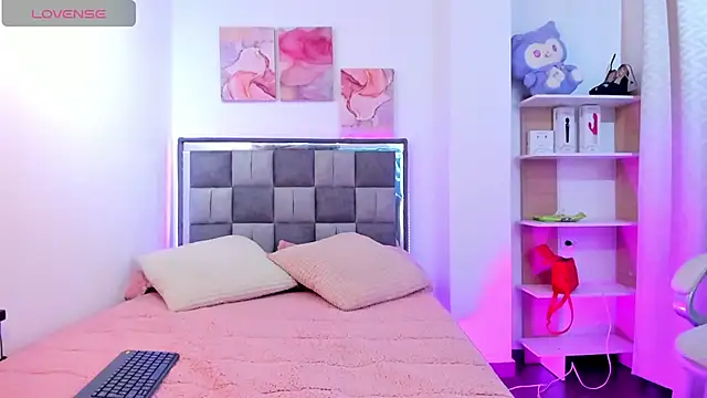 18zoe   online show from September 13, 9:58 pm