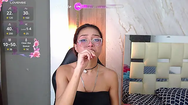 Snapshot of honeymoon_12 chatting on July 5, 3:45 am honeymoon 12 online show from July 5, 3:45 am