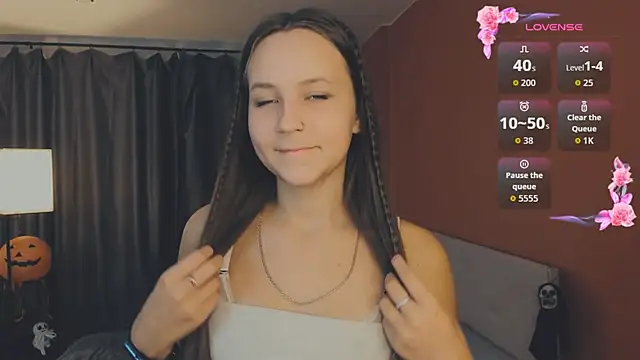 Snapshot of day_may chatting on October 30, 1:45 pm day may online show from October 30, 1:45 pm