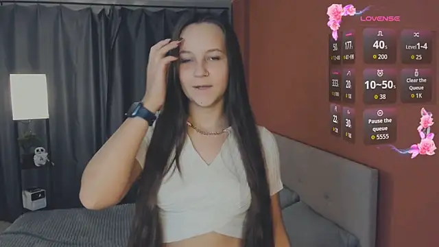 Snapshot of day_may chatting on December 3, 3:10 pm day may online show from December 3, 3:10 pm