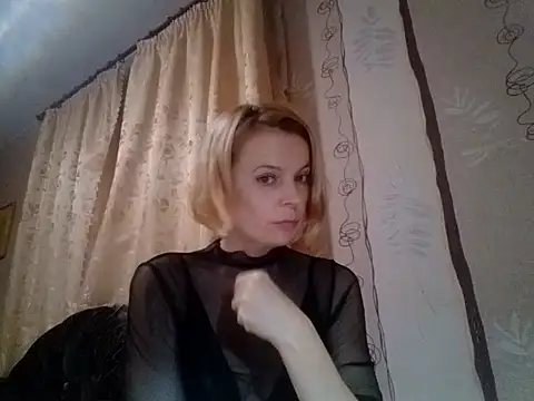 Snapshot of LiluXRose chatting on October 26, 8:37 pm LiluXRose online show from October 26, 8:37 pm