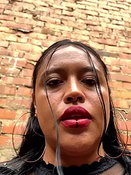 -Mia1 online show from October 31, 3:24 pm