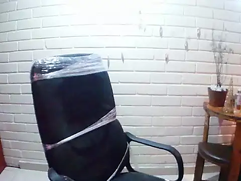 MiiaVelasquez online show from November 19, 4:01 am