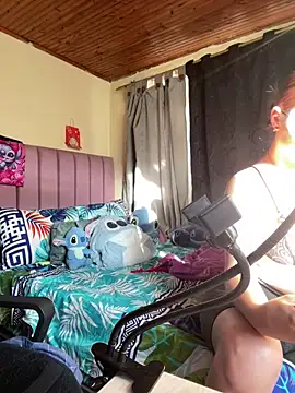 CoraVibes online show from December 17, 12:00 pm