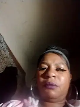 Snapshot of Ladiv33 chatting on November 2, 5:59 pm Ladiv33 online show from November 2, 5:59 pm