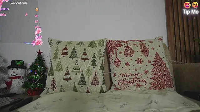 Roxybeautyy online show from December 13, 9:31 pm