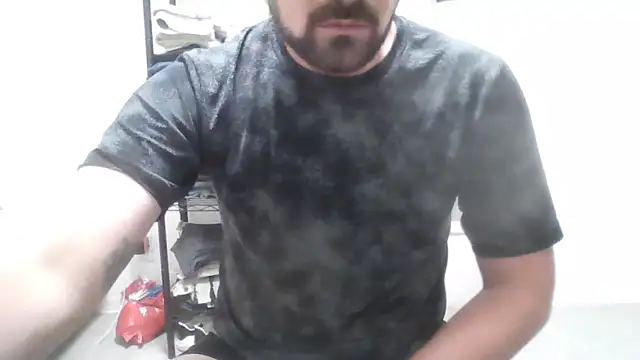 Snapshot of hornyjoe_xxx chatting on October 17, 1:25 pm hornyjoe xxx online show from October 17, 1:25 pm