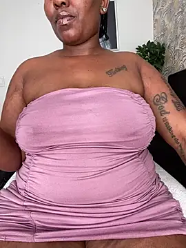 Snapshot of fatpussydallx chatting on June 8, 10:04 am fatpussydallx online show from June 8, 10:04 am