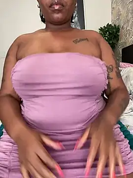 Snapshot of fatpussydallx chatting on June 11, 6:11 am fatpussydallx online show from June 11, 6:11 am