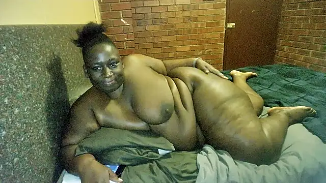 Snapshot of ASSQUEEN37Xx chatting on October 28, 5:04 pm ASSQUEEN37Xx online show from October 28, 5:04 pm