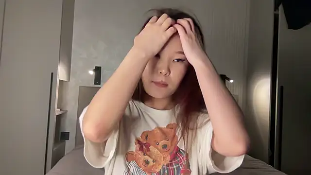 Snapshot of iamyuki chatting on January 6, 1:53 am iamyuki online show from January 6, 1:53 am