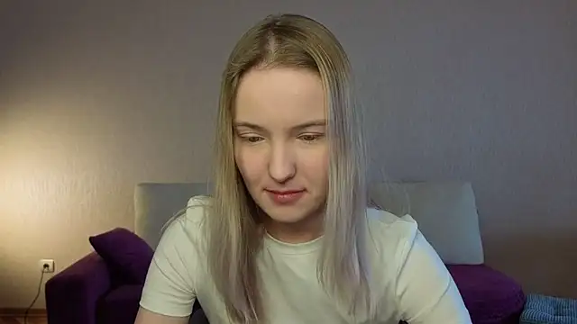 Snapshot of HongTomczak chatting on May 1, 7:46 am HongTomczak online show from May 1, 7:46 am