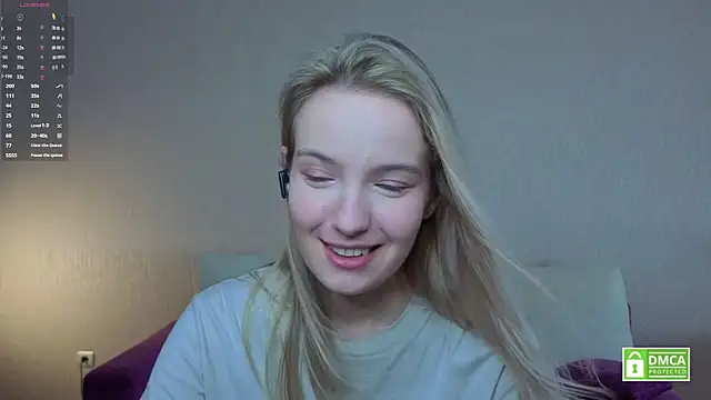 Snapshot of HongTomczak chatting on June 10, 7:40 am HongTomczak online show from June 10, 7:40 am