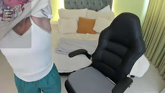 Camille Olsen  online show from October 27, 11:36 am