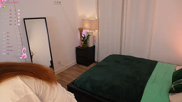 Snapshot of yess_kiki chatting on September 28, 9:47 am yess kiki online show from September 28, 9:47 am