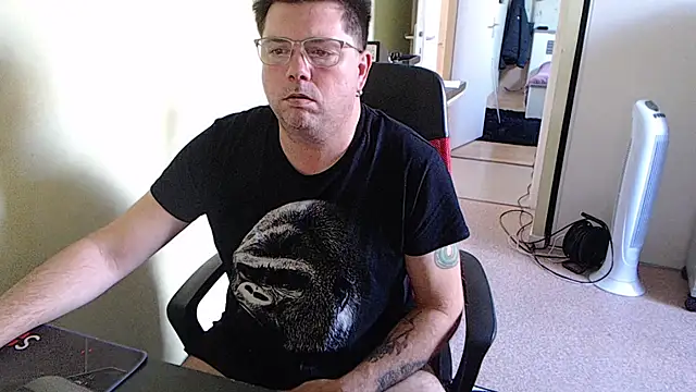 blueandwhite1 online show from October 15, 3:01 pm