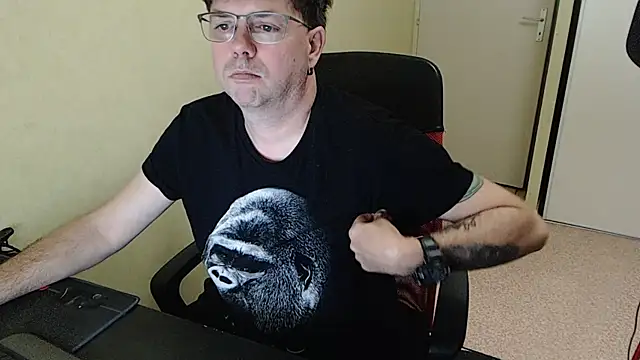 blueandwhite1 online show from March 20, 10:36 pm