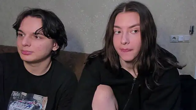 Snapshot of muuur_fam chatting on October 12, 10:20 pm muuur fam online show from October 12, 10:20 pm