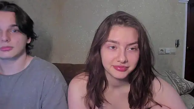 Snapshot of muuur_fam chatting on November 15, 7:54 pm muuur fam online show from November 15, 7:54 pm