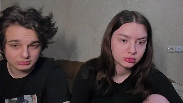 Snapshot of muuur_fam chatting on November 23, 7:02 pm muuur fam online show from November 23, 7:02 pm