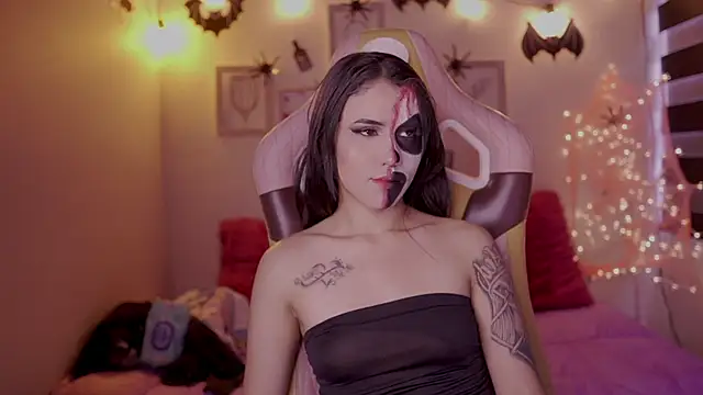  chloe moons  online show from October 15, 9:26 pm