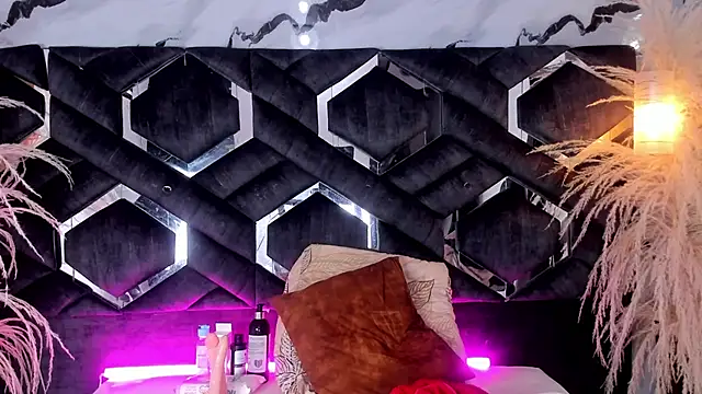 Zoe-Johnson  online show from January 9, 9:49 pm