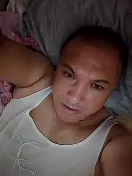 Snapshot of Hichemouer chatting on October 2, 11:50 am Hichemouer online show from October 2, 11:50 am