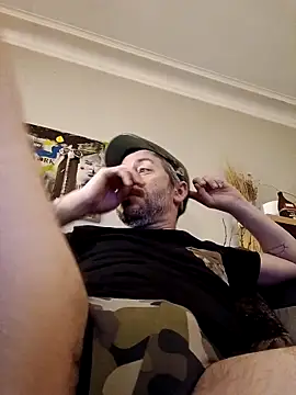 Snapshot of branletteur chatting on December 17, 11:44 pm branletteur online show from December 17, 11:44 pm