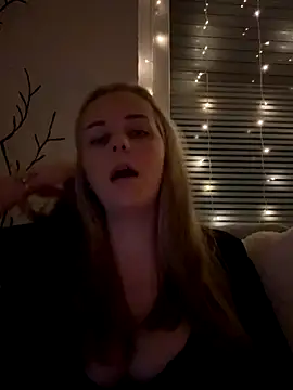 Snapshot of ItsLxsa chatting on October 20, 10:43 pm ItsLxsa online show from October 20, 10:43 pm